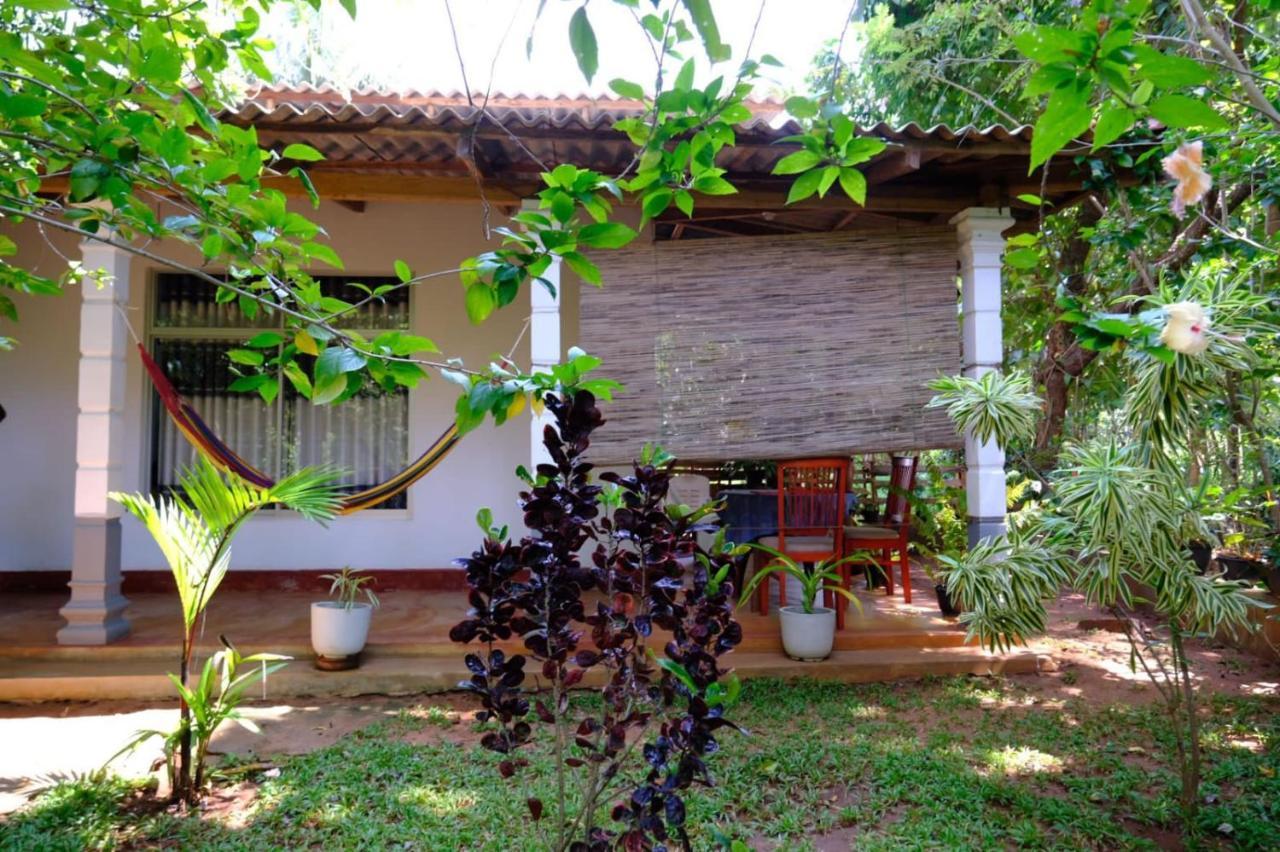 Thilina Homestay Сигирия Экстерьер фото
