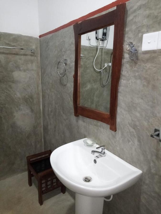 Thilina Homestay Сигирия Экстерьер фото